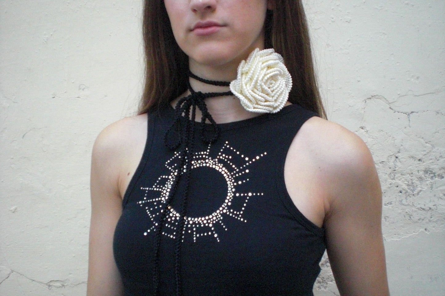CROCHET FLOWER IN WHITE AND BLACK