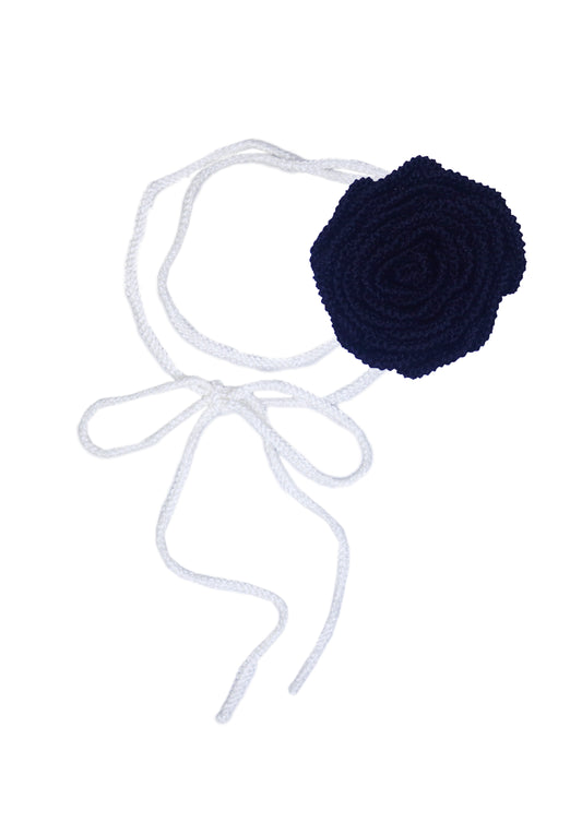 CROCHET FLOWER IN BLACK AND WHITE