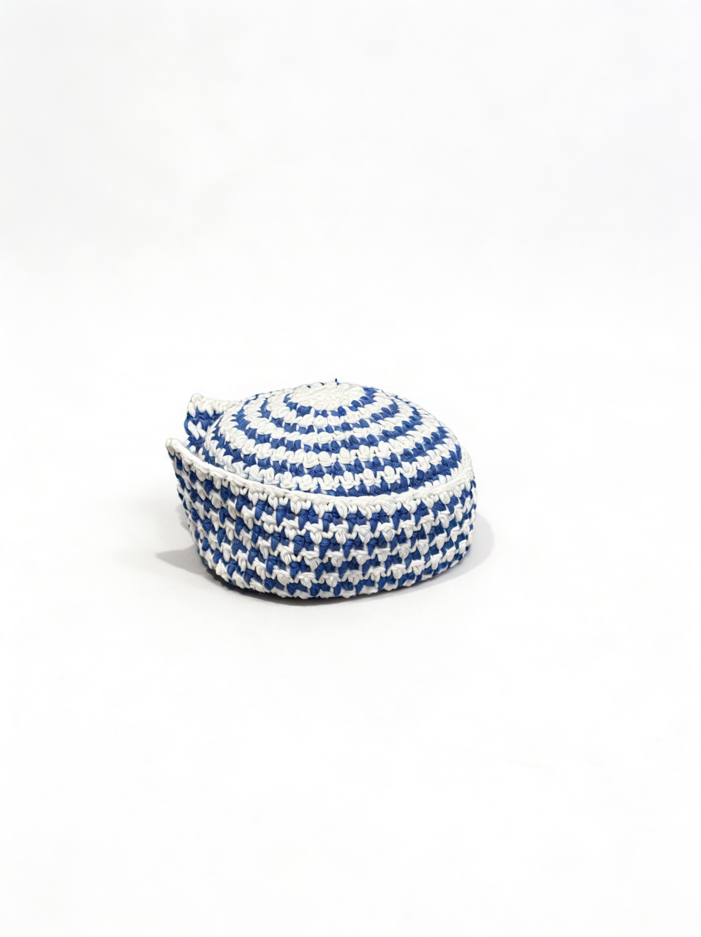 White and blue houndstooth crochet hat
